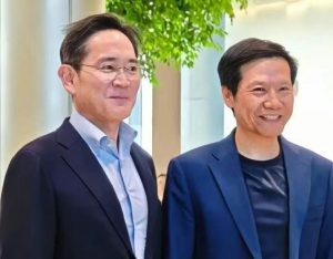 李在镕与雷军合影。此图来自网络。